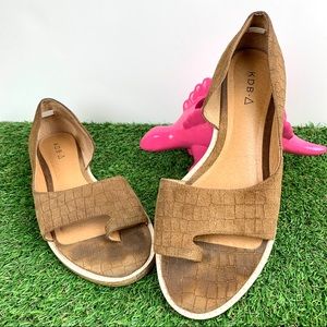 KDB Kelsi Dagger Brooklyn Susana Toehold Flat Shoe